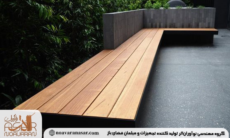 استفاده نیمکت برای ورودی منزل