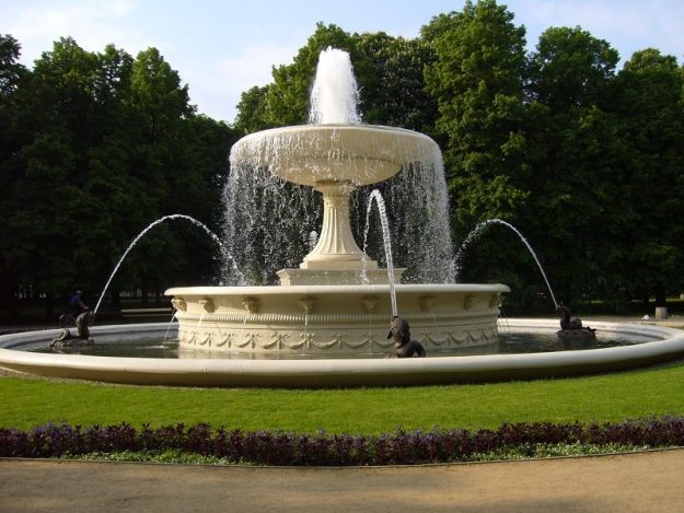Fountain-5 آبنما | کاربرد آبنما در محوطه سازی | انواع آبنما در دکوراسبون داخلی